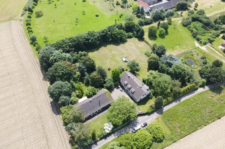 Landhaus-Ensemble mit Kotten und Zweifamilienhaus